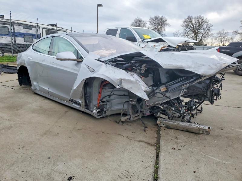 Photo 4 from auction – 2016 TESLA MODEL S with VIN 5YJSA1E26GF150714