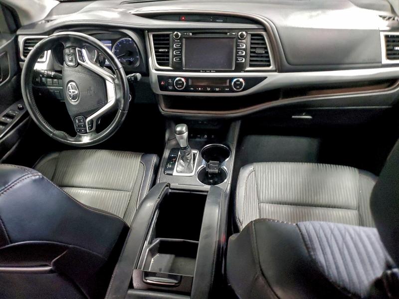 Photo 8 from auction – 2018 TOYOTA HIGHLANDER with VIN 5TDBZRFHXJS834162