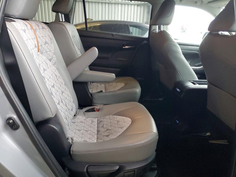 Photo 11 from auction – 2022 TOYOTA HIGHLANDER with VIN 5TDAARAH3NS510339