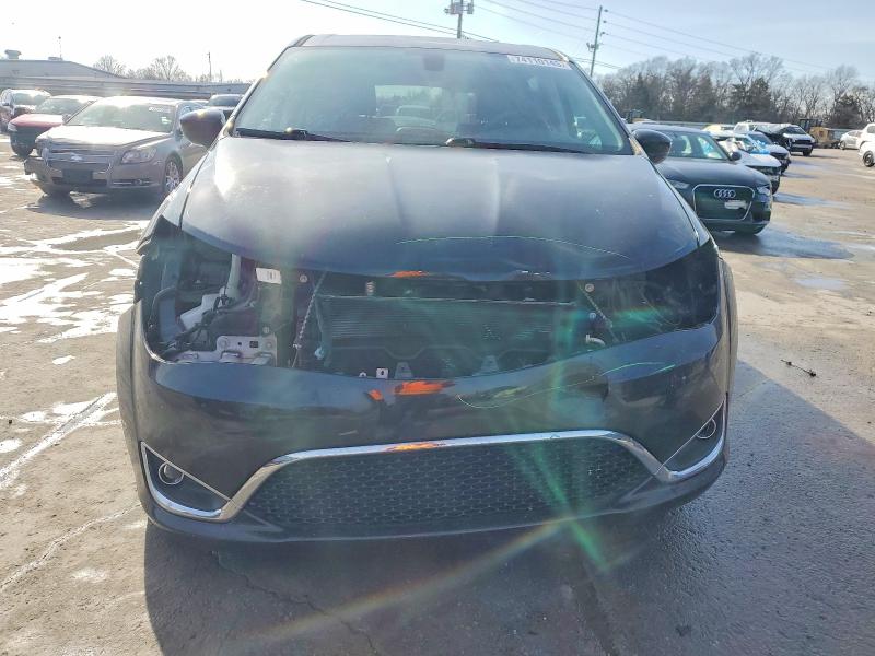 Photo 5 from auction – 2018 CHRYSLER PACIFICA with VIN 2C4RC1FG2JR117045