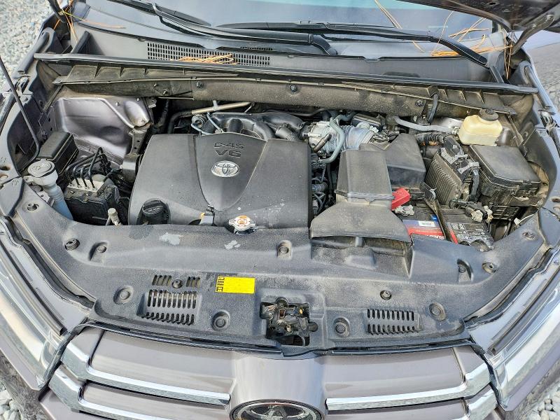 Photo 12 from auction – 2018 TOYOTA HIGHLANDER with VIN 5TDDZRFH4JS826244