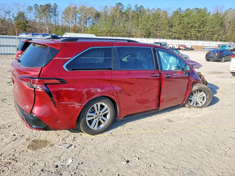 Photo 3 from auction – 2023 TOYOTA SIENNA XSE with VIN 5TDDSKFC0PS107260