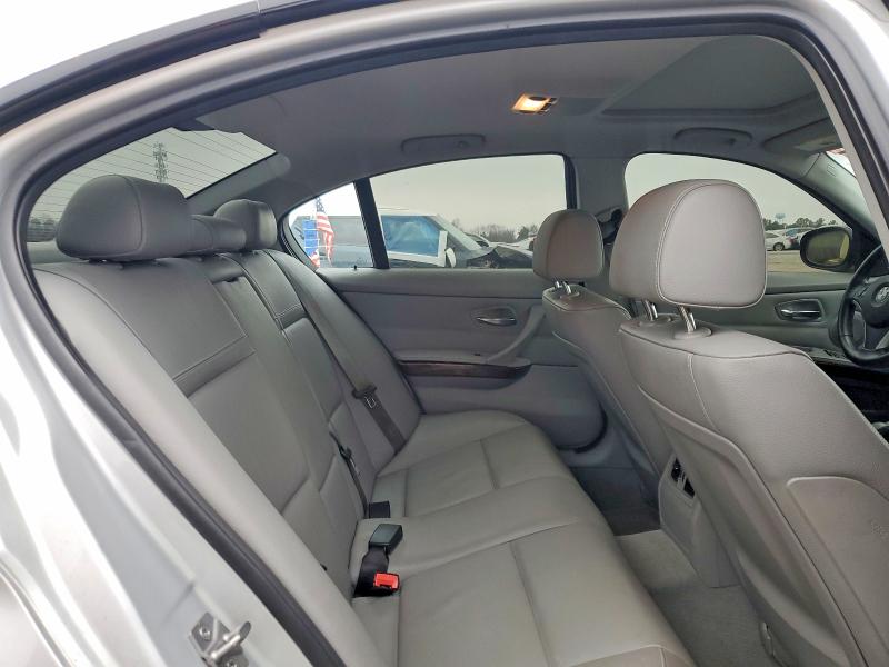 Photo 10 from auction – 2011 BMW 328 I with VIN WBAPH7G51BNN06263