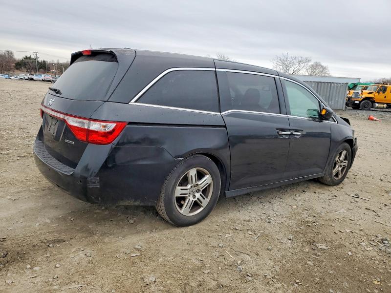 Photo 3 from auction – 2011 HONDA ODYSSEY TO with VIN 5FNRL5H95BB094699