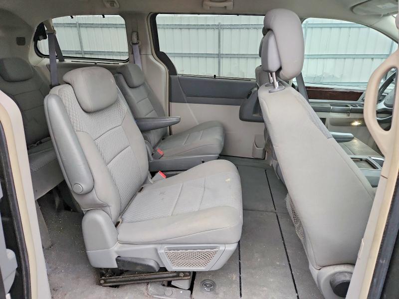 Photo 11 from auction – 2010 CHRYSLER TOWN & COU with VIN 2A4RR5D10AR357659