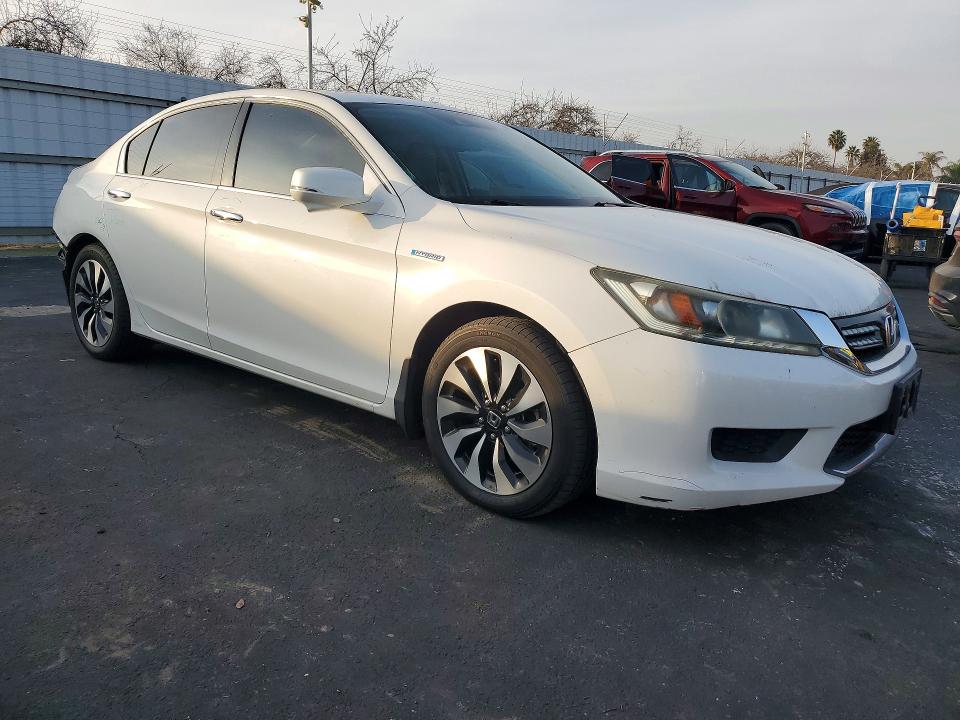 Photo 4 from auction – 2014 HONDA ACCORD with VIN 1HGCR6F54EA003057