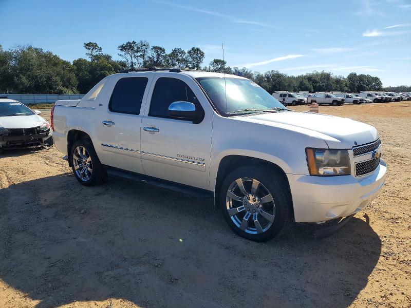 Photo 4 from auction – 2011 CHEVROLET AVALANCHE with VIN 3GNTKGE37BG330744