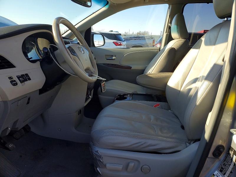 Photo 7 from auction – 2011 TOYOTA SIENNA XLE with VIN 5TDYK3DC6BS008400