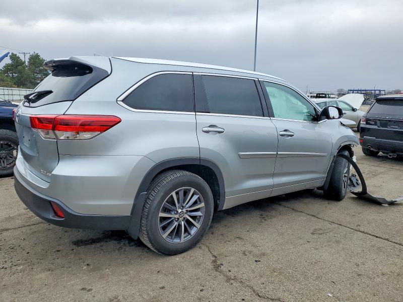Photo 3 from auction – 2017 TOYOTA HIGHLANDER with VIN 5TDJZRFH7HS386565