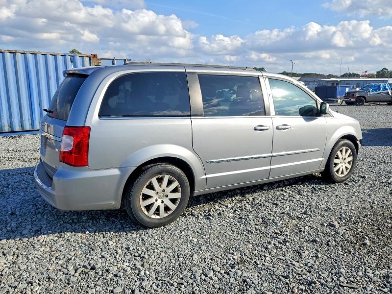 Photo 3 from auction – 2015 CHRYSLER TOWN & COU with VIN 2C4RC1BG4FR739904