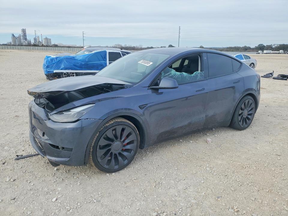 TESLA MODEL Y 2022 مع رقم تعريف المركبة 7SAYGDEF6NF443817 - صورة من المزاد