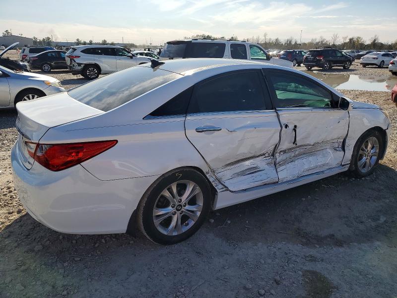 Photo 3 from auction – 2013 HYUNDAI SONATA SE with VIN 5NPEC4AC2DH685883