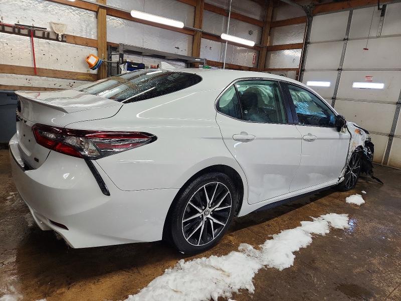 Photo 3 from auction – 2022 TOYOTA CAMRY with VIN 4T1T11AK2NU022822