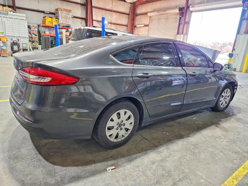 Photo 3 from auction – 2019 FORD FUSION S with VIN 3FA6P0G79KR283824
