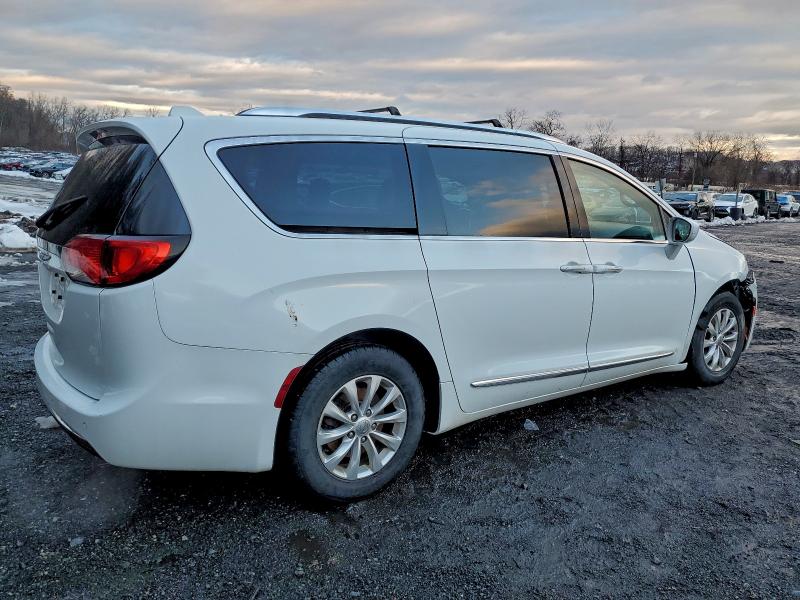 Photo 3 from auction – 2018 CHRYSLER PACIFICA T with VIN 2C4RC1BG7JR124059