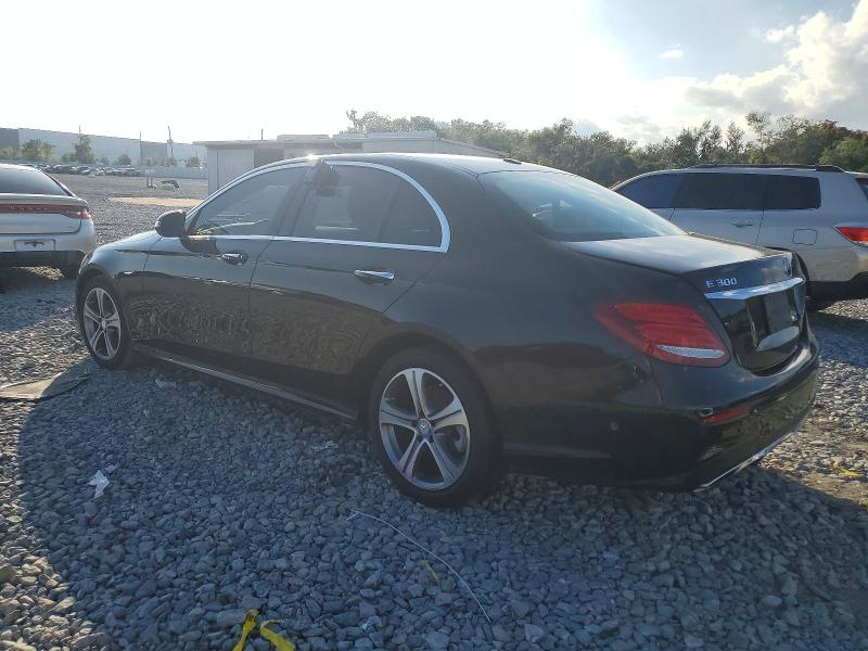 Photo 2 from auction – 2017 MERCEDES-BENZ E 300 with VIN WDDZF4JB9HA080150