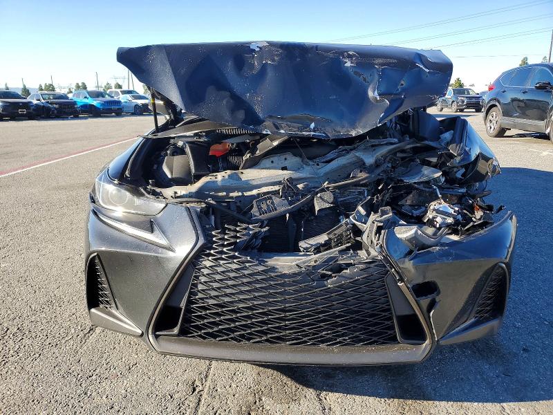 Photo 5 from auction – 2017 LEXUS IS with VIN JTHBA1D2XH5054703