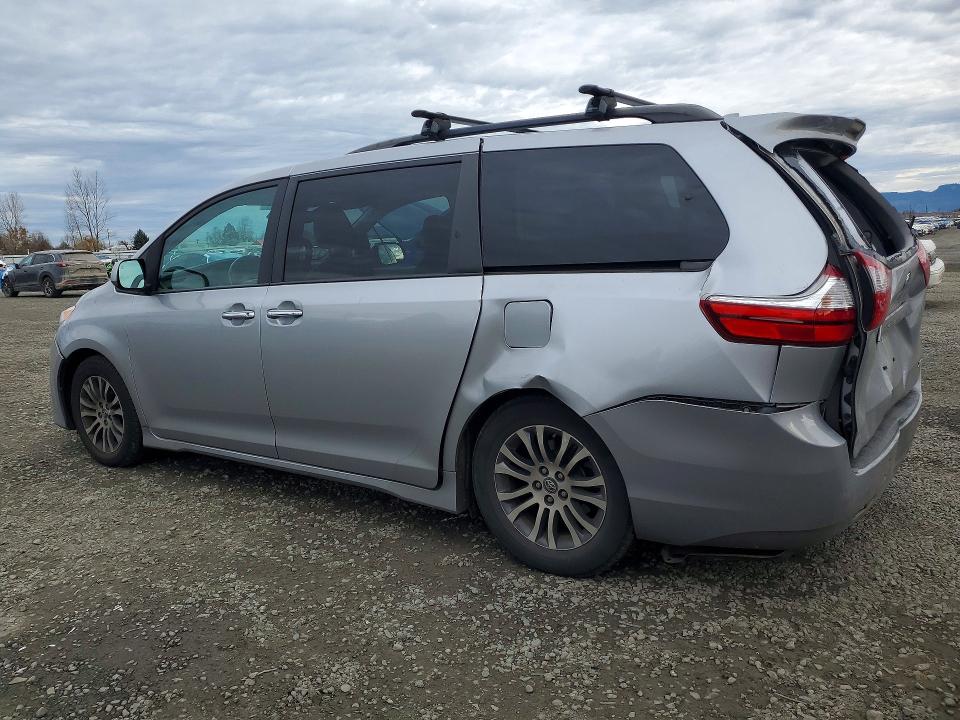 Photo 2 from auction – 2018 TOYOTA SIENNA XLE with VIN 5TDYZ3DC0JS942854