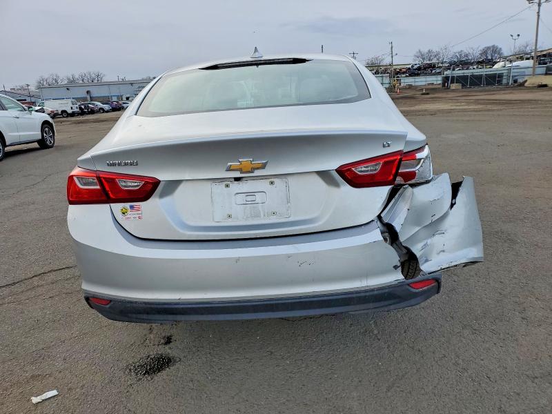Photo 6 from auction – 2018 CHEVROLET MALIBU LT with VIN 1G1ZD5ST8JF105988