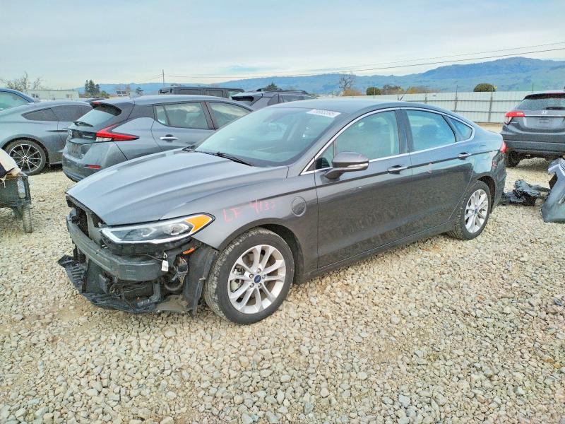 FORD FUSION TIT 2020 with VIN 3FA6P0SU7LR252425 - Photo from auction