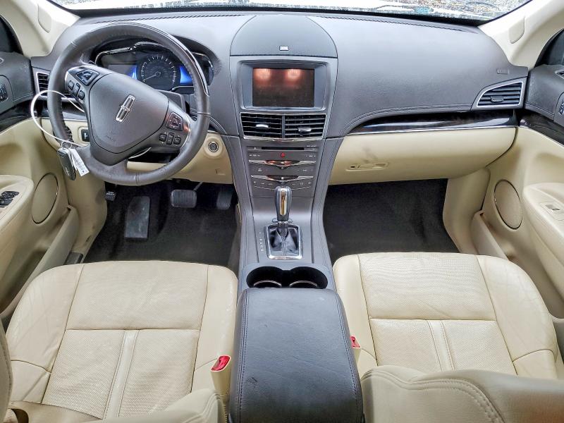 Photo 8 from auction – 2019 LINCOLN MKT with VIN 2LMHJ5AT9KBL02877