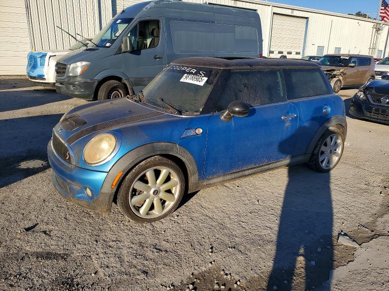 MINI COOPER S 2010 with VIN WMWMF7C50ATZ71092 - Photo from auction