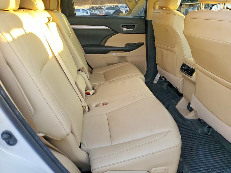 Фото 11 с аукциона – 2017 TOYOTA HIGHLANDER с VIN 5TDJGRFH1HS032532