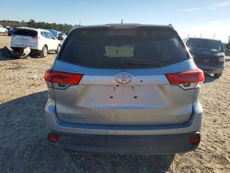 Photo 6 from auction – 2019 TOYOTA HIGHLANDER with VIN 5TDKZRFH2KS569500
