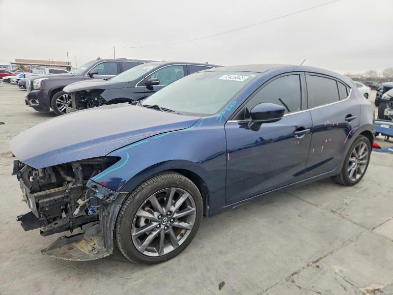 MAZDA 3 TOURING 2018 with VIN 3MZBN1L3XJM270564 - Photo from auction