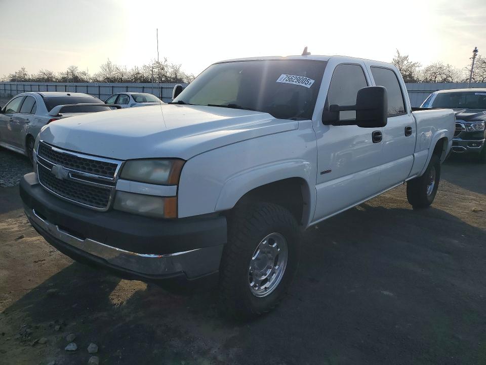 CHEVROLET SILVERADO 2006 with VIN 1GCHK23286F111987 - Photo from auction