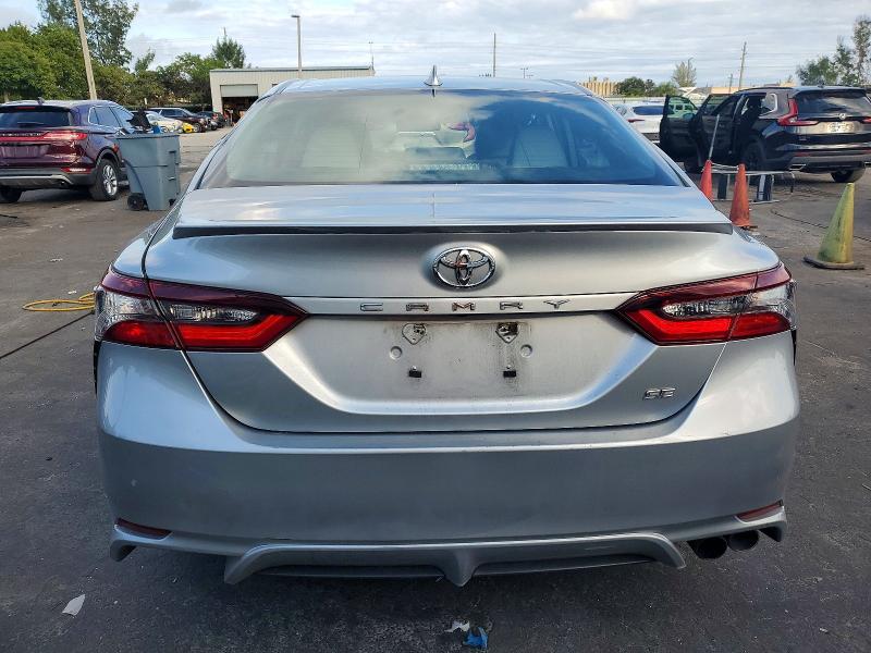 Photo 6 from auction – 2022 TOYOTA CAMRY with VIN 4T1G11AK1NU629909