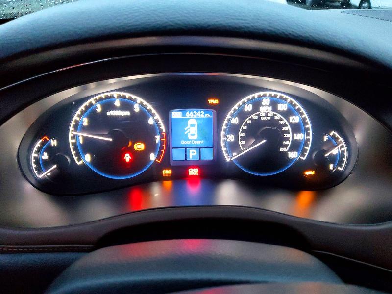 Photo 9 from auction – 2009 HYUNDAI GENESIS with VIN KMHGC46E49U024951