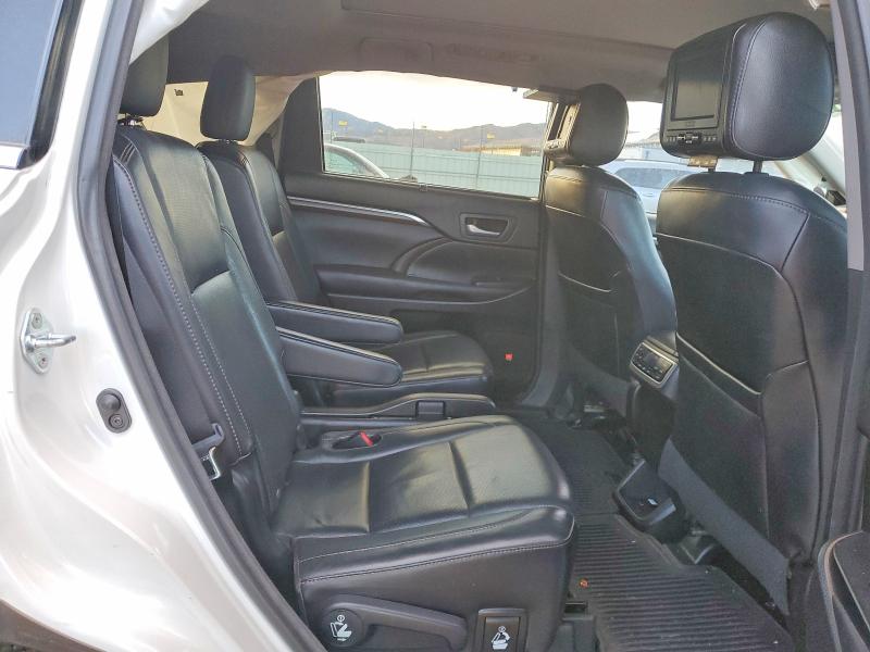 Photo 11 from auction – 2016 TOYOTA HIGHLANDER with VIN 5TDDKRFH1GS269905