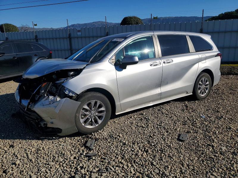Photo 1 from auction – 2023 TOYOTA SIENNA LE with VIN 5TDKRKEC4PS141920