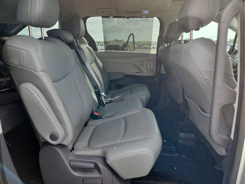 Photo 11 from auction – 2021 TOYOTA SIENNA XLE with VIN 5TDYRKECXMS066971