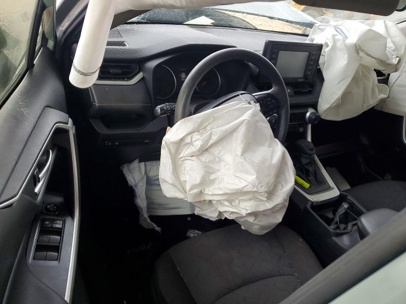 Photo 8 from auction – 2020 TOYOTA RAV4 XLE with VIN JTMW1RFV2LD053052