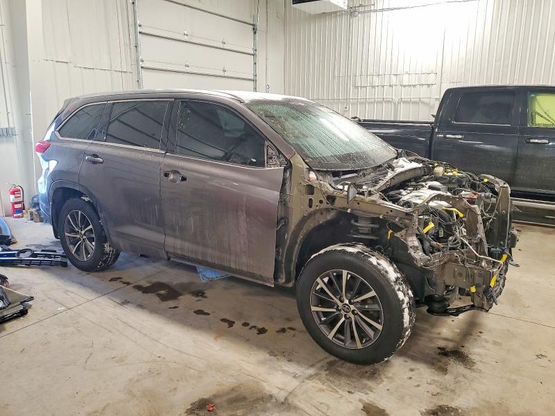 Photo 4 from auction – 2018 TOYOTA HIGHLANDER with VIN 5TDJZRFH3JS555115