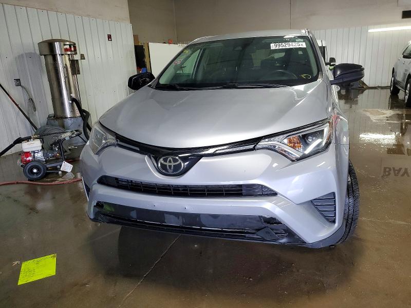 Foto 5 de la subasta – 2018 TOYOTA RAV4 con VIN 2T3BFREV1JW753887