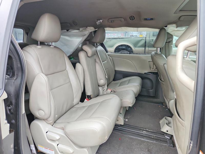 Photo 11 from auction – 2017 TOYOTA SIENNA with VIN 5TDYZ3DC7HS865944