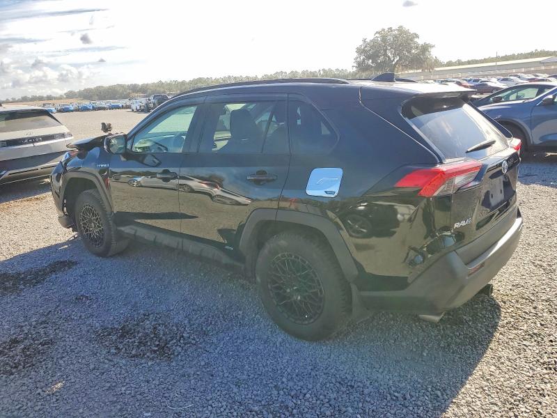 Photo 2 from auction – 2020 TOYOTA RAV4 with VIN 2T3RWRFV3LW090581