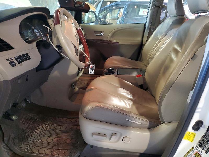 Photo 7 from auction – 2013 TOYOTA SIENNA XLE with VIN 5TDDK3DC8DS049127