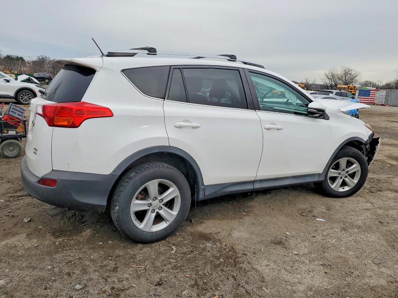 Photo 3 from auction – 2014 TOYOTA RAV4 XLE with VIN 2T3RFREV4EW174624