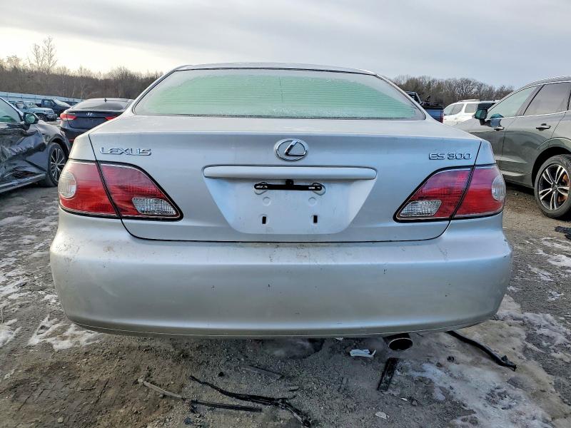 Photo 6 from auction – 2002 LEXUS ES 300 with VIN JTHBF30G820078369