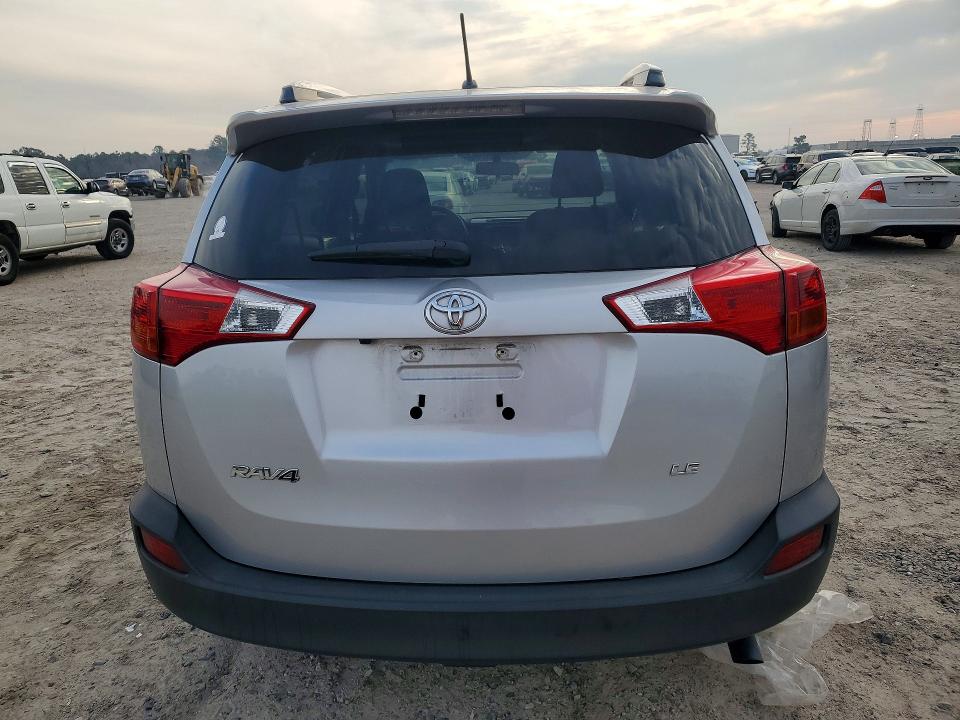 Photo 6 from auction – 2015 TOYOTA RAV4 LE with VIN JTMZFREV0FD071764