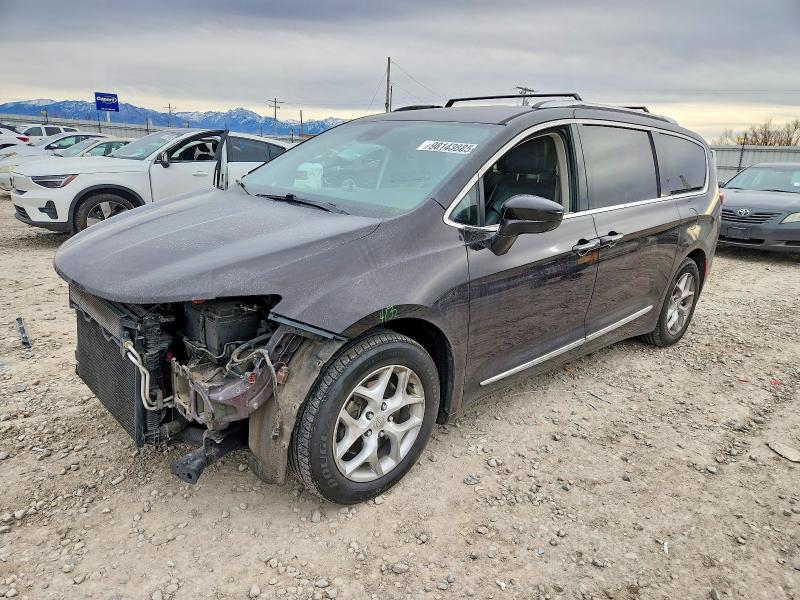 CHRYSLER PACIFICA T 2017 with VIN 2C4RC1EGXHR633603 - Photo from auction
