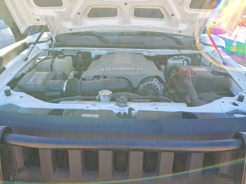 Photo 11 from auction – 2009 HUMMER H3T ALPHA with VIN 5GNEN13L698124517