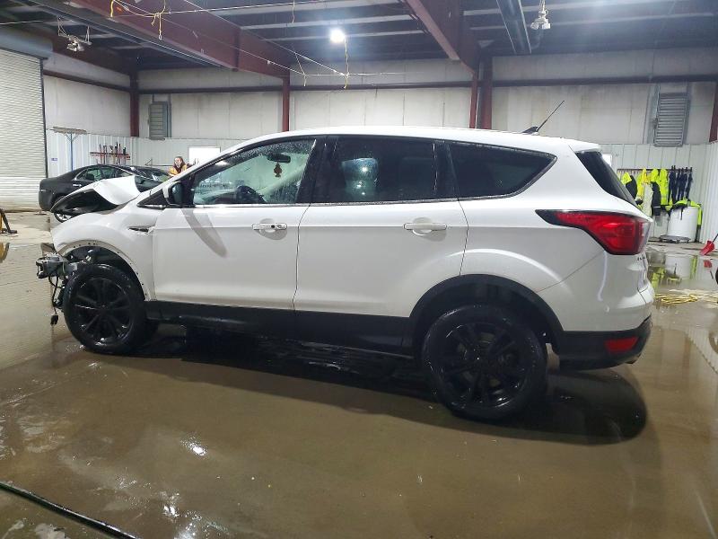 Photo 2 from auction – 2019 FORD ESCAPE SE with VIN 1FMCU9G92KUB66442