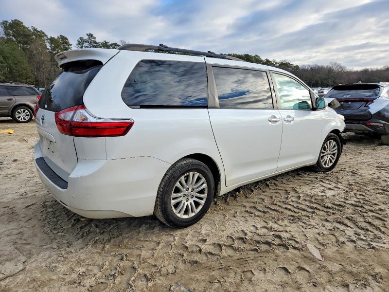 Photo 3 from auction – 2015 TOYOTA SIENNA XLE with VIN 5TDYK3DC6FS534712