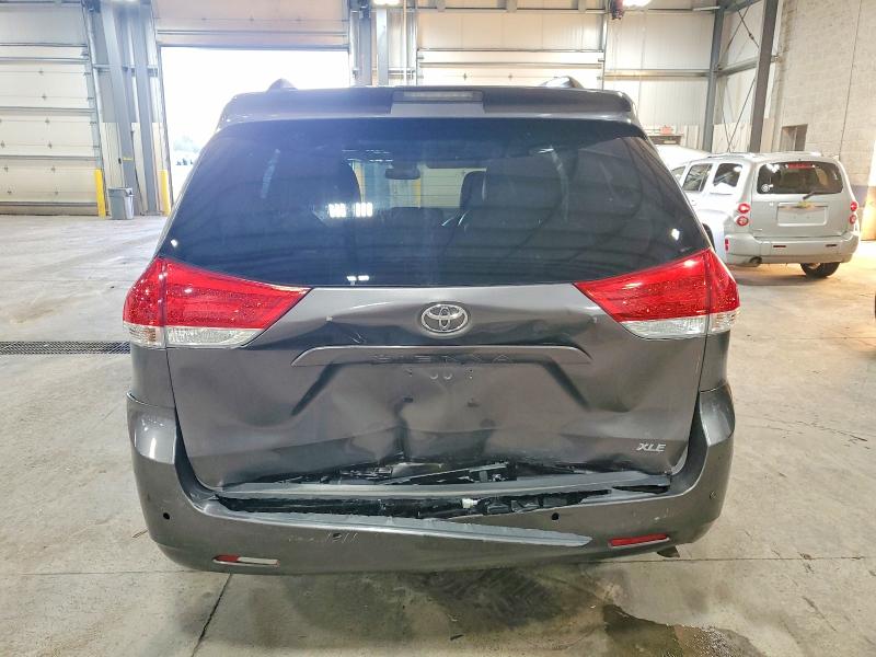 Photo 6 from auction – 2013 TOYOTA SIENNA XLE with VIN 5TDYK3DC0DS344370