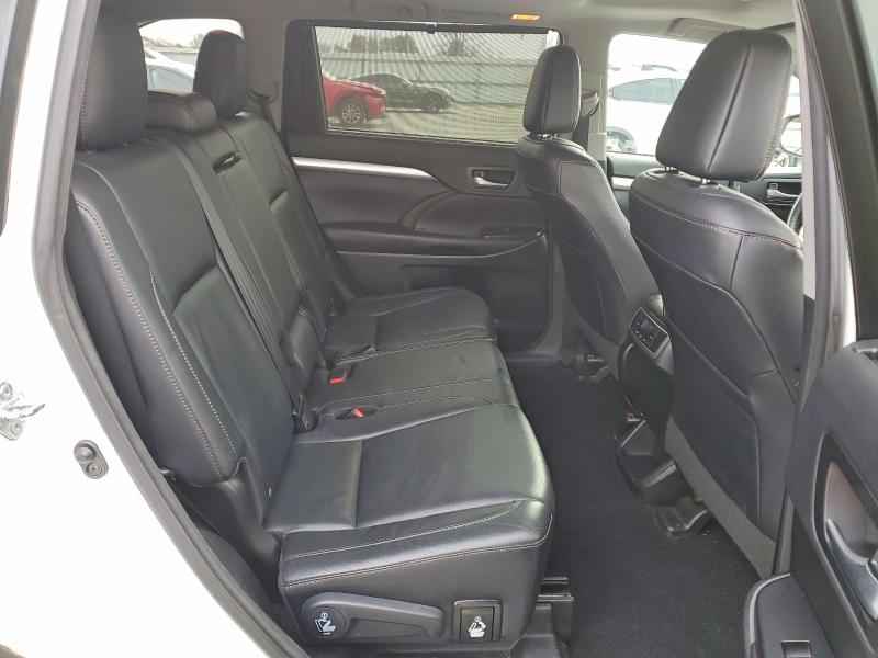 Photo 11 from auction – 2016 TOYOTA HIGHLANDER with VIN 5TDJKRFH2GS506520